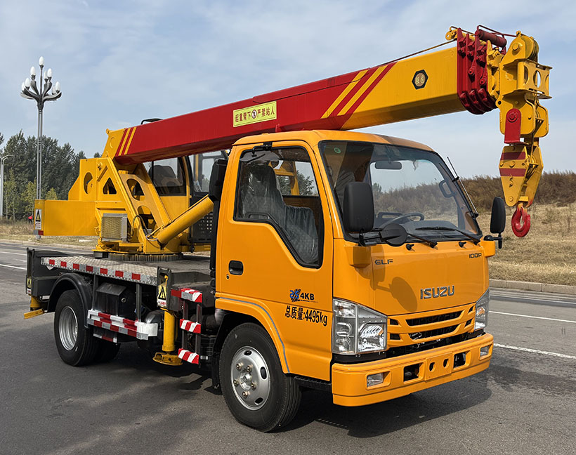 Isuzu crane truck (1).jpg