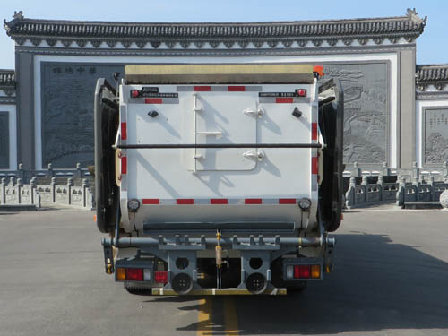 Isuzu Garbage Truck (3).jpg